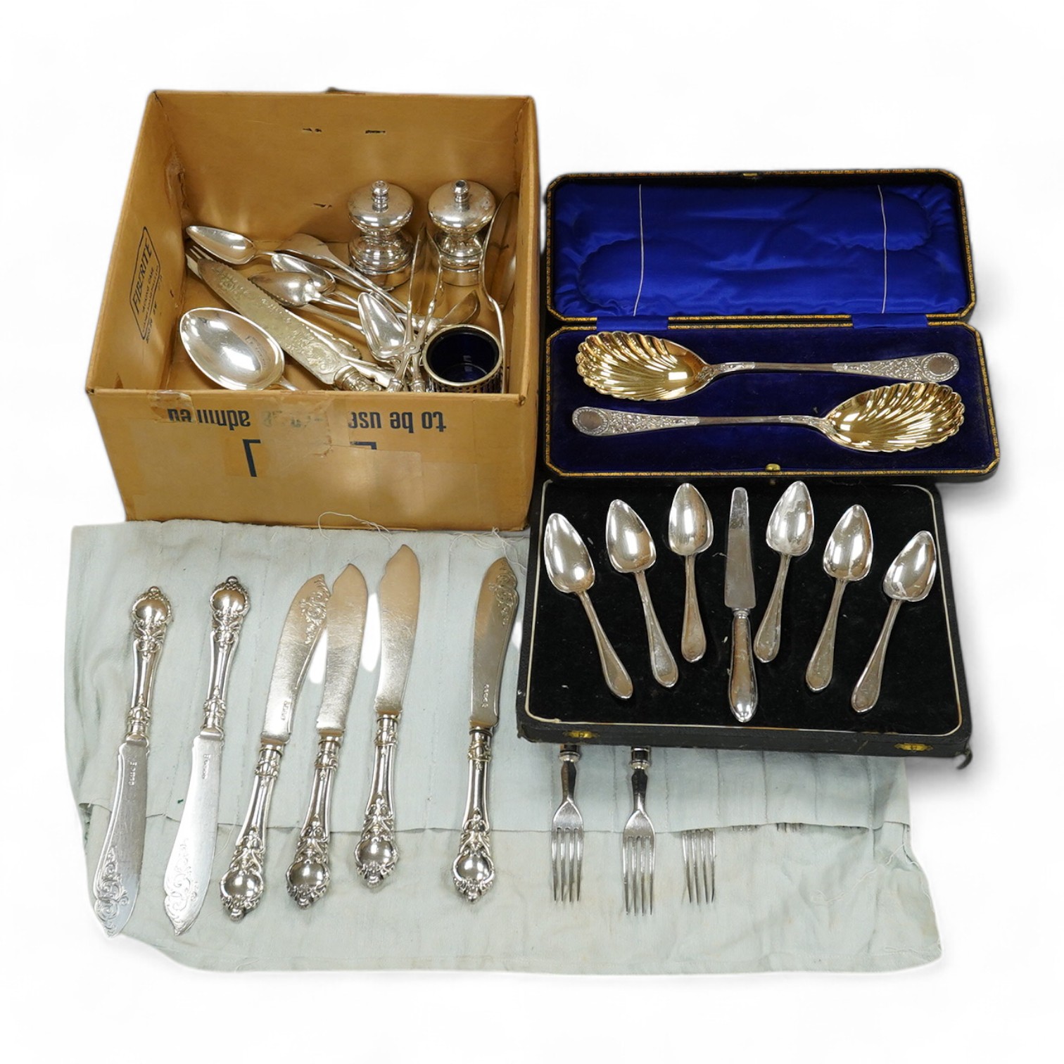 A cased set of six silver grapefruits spoons with a silver handled carving knife and a quantity of assorted plated flatware. Condition - good